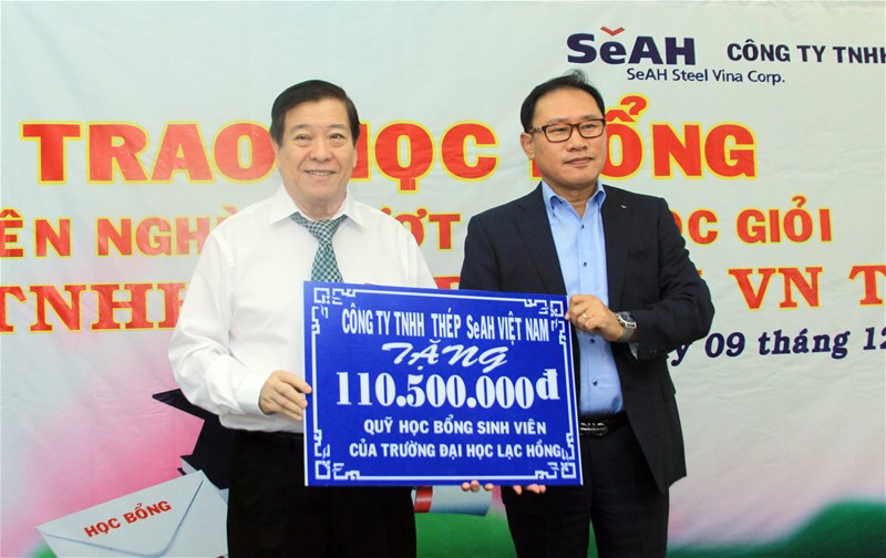 Thép SeAH trao học bổng cho sinh viên