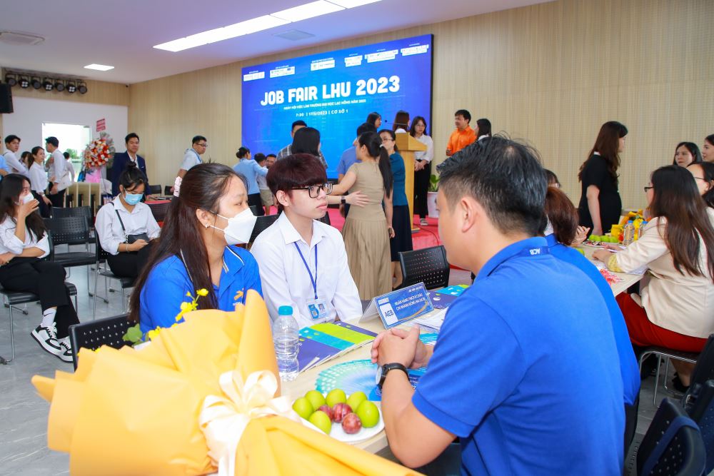 LHU JOB FAIR 2023 – 52 doanh nghiệp đến trường vì uy tín đào tạo